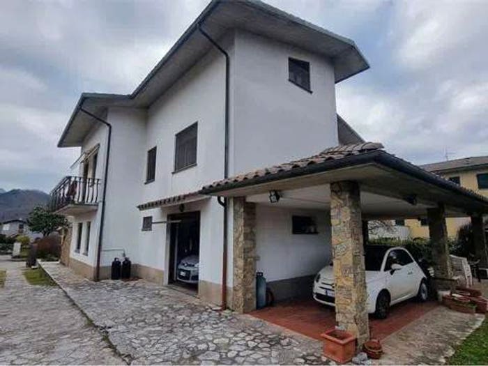 Casa con 6 locali in vendita in Via F Vecchiacchi No Number, Centro, Castelnuovo di Garfagnana