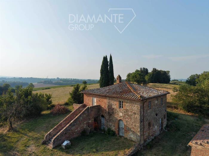 Casa con 6 locali in vendita in Chiusi
