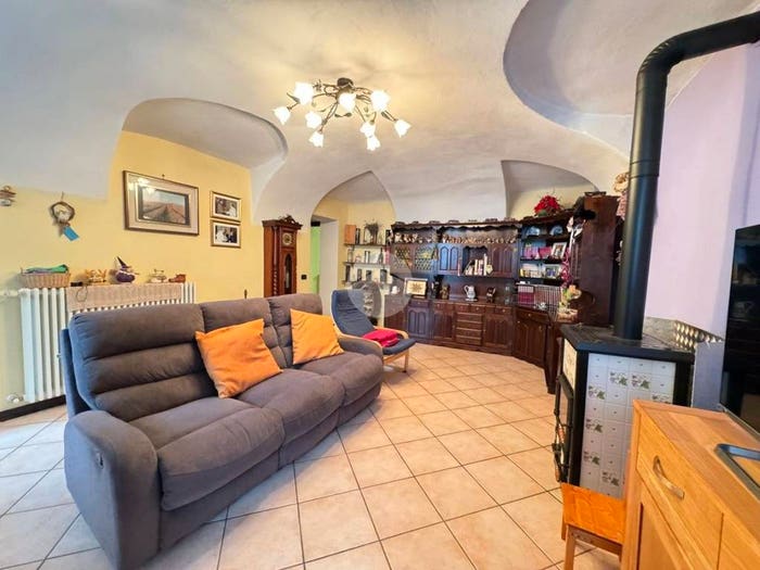 Casa quadrilocale in vendita in Canton Castellazzo, Gifflenga
