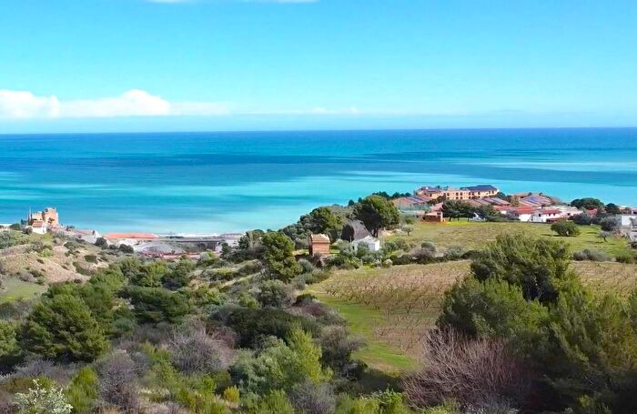 Casa con 5 locali in vendita in Villaggio Borgo Roseto, Roseto Capo Spulico
