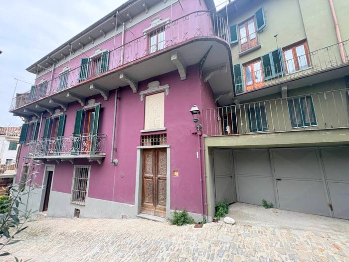 Casa con 6 locali in vendita in via Villanuova, Canelli