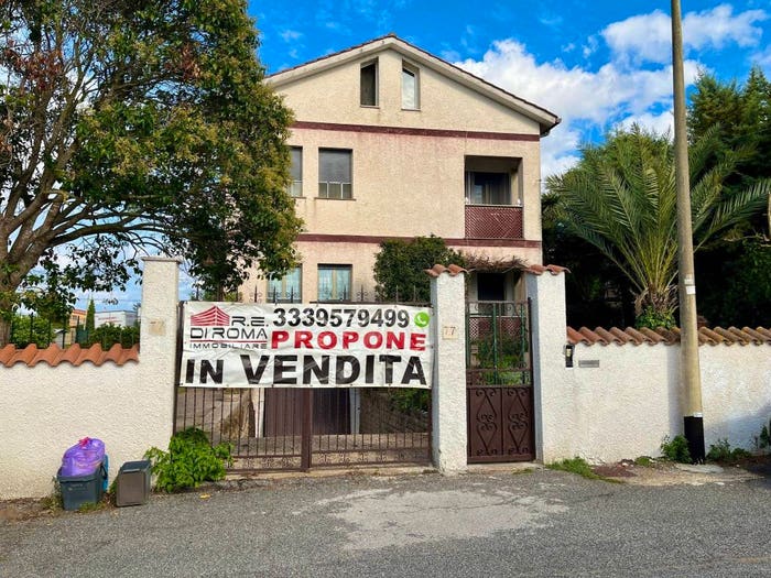 Casa con 6 locali in vendita in Via Carpi, Casal Bernocchi, Roma