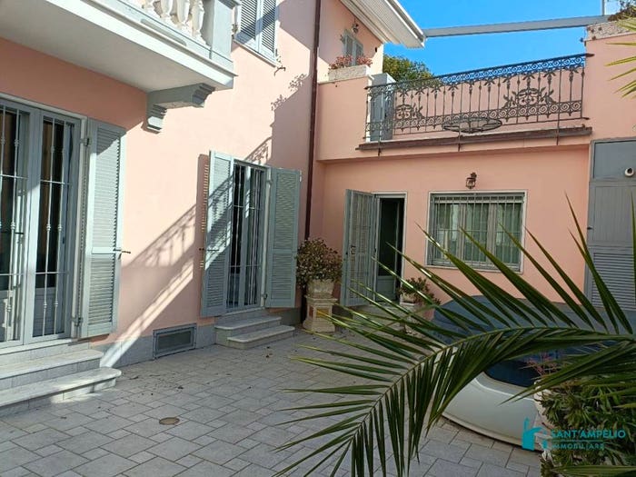 Appartamento con 6 locali in vendita in Centro, Bordighera