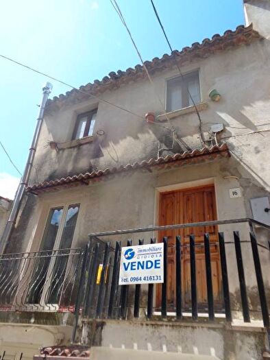 Appartamento trilocale in vendita in Via Marchese Martucci, Centro, Monasterace