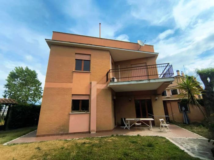 Casa con 6 locali in vendita in Via Gabriele D'Annunzio, Zona Domitilla, Ladispoli