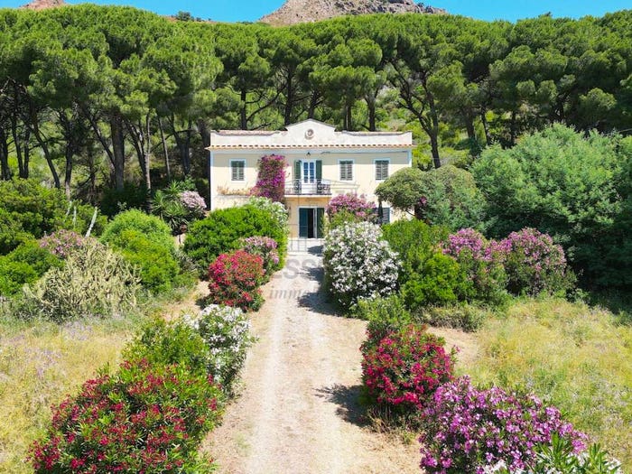 Casa con 6 locali in vendita in Località Monte, Porto Azzurro