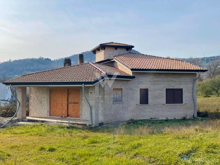 Casa con 6 locali in vendita in Contrada Limiti, Mascione, Campobasso