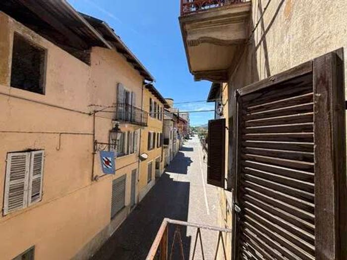 Casa con 6 locali in vendita in Via Pietro Micca, Crevacuore