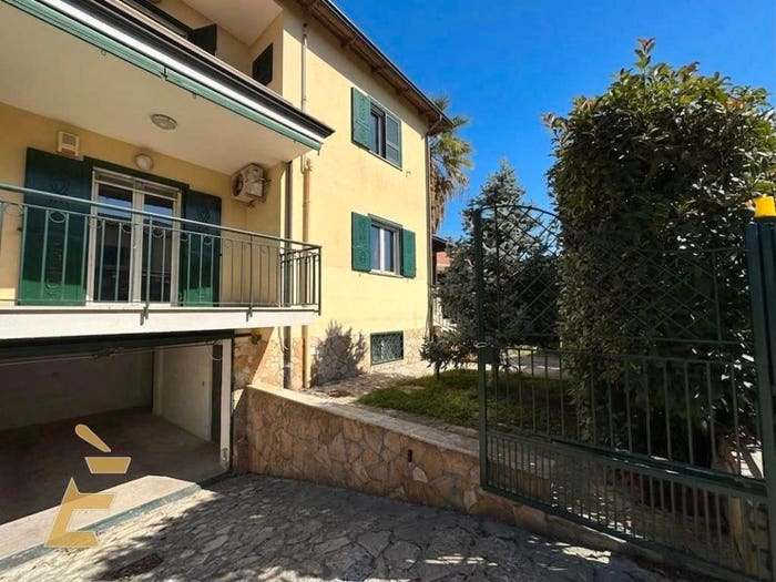 Casa con 5 locali in vendita in Via Ripuaria, Varcaturo, Giugliano in Campania