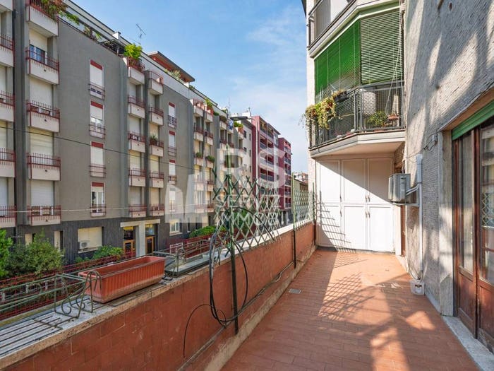 Appartamento quadrilocale in vendita in Via Nino Oxilia, Pasteur, Milano