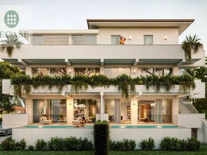 Appartamento quadrilocale in vendita in Via Zolezzi, Marina di Massa Centro, Massa