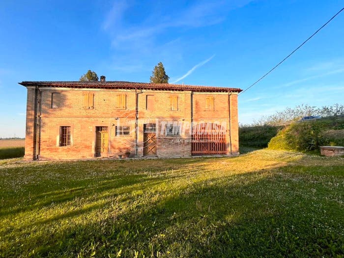 Casa con 6 locali in vendita in Via Ravegnana, Roncalceci Longana, Ravenna