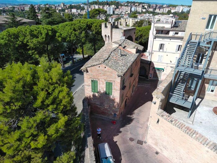 Casa con 6 locali in vendita in Via dei Sibillini, Centro, Macerata