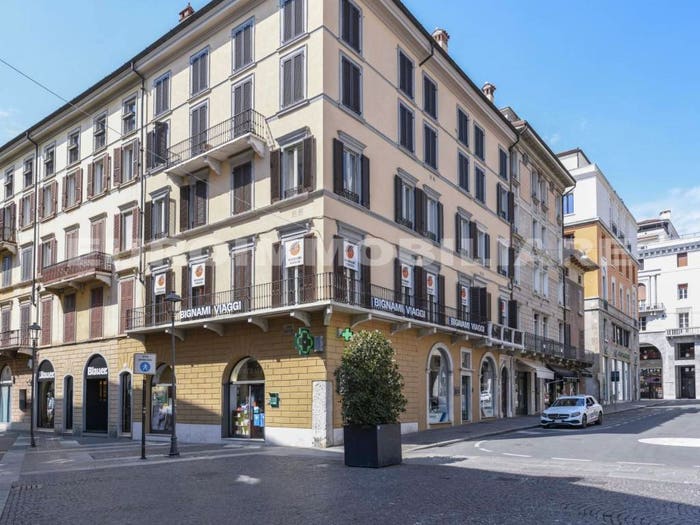 Appartamento trilocale in vendita in Via X Giornate, Loggia Garibaldi, Brescia