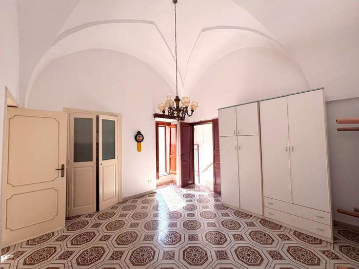 Appartamento con 6 locali in vendita in Via Sant'Angelo, Montesano Salentino