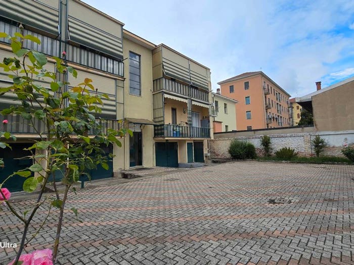 Appartamento trilocale in vendita in Piazzetta Egisto Cagnoni, Centro, Mortara