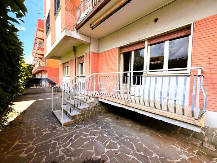 Appartamento quadrilocale in vendita in Via Traiano, Centro, Aprilia