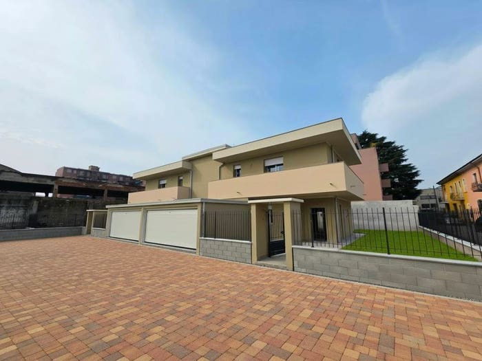 Casa quadrilocale in vendita in Via Nazario Sauro, San Giorgio Su Legnano