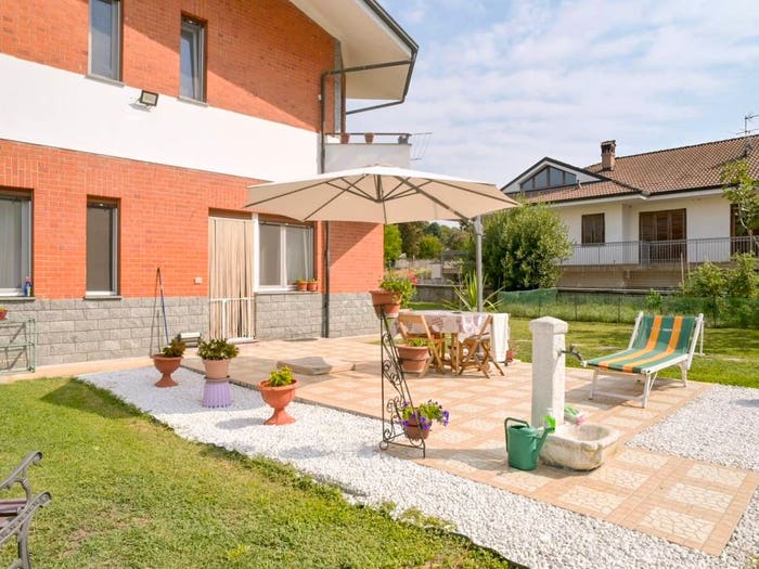 Casa con 6 locali in vendita in Via Circonvallazione, Montalenghe