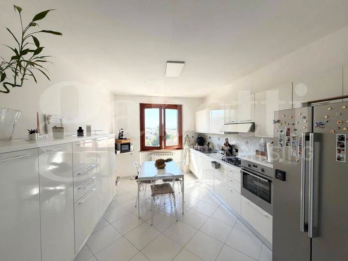 Appartamento con 5 locali in vendita in VIA MICHELANGELO, Palazzo Petrignano, Assisi