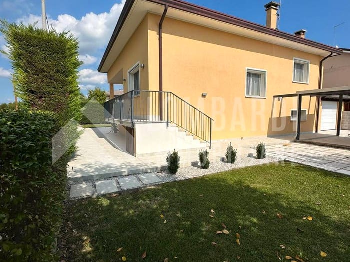 Casa con 6 locali in vendita in Roncade