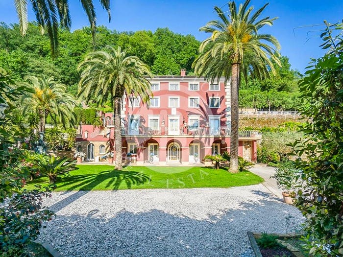 Casa con 6 locali in vendita in Centro, Massa