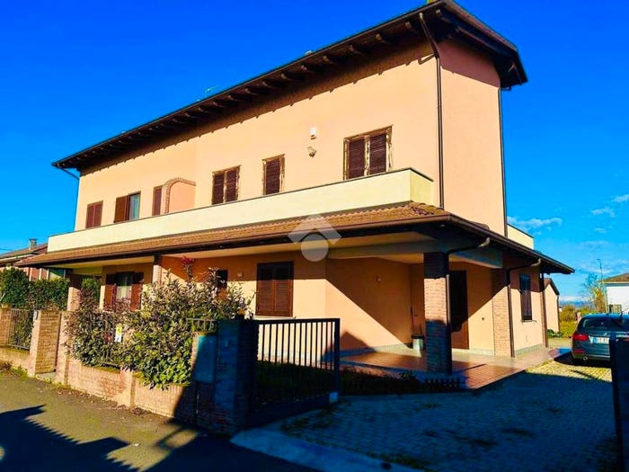 Casa con 5 locali in vendita in Via Granozzo, Granozzo con Monticello