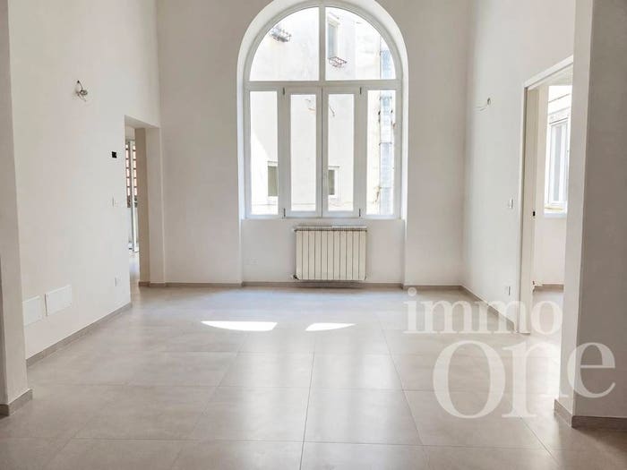 Appartamento con 5 locali in vendita in Scali del Ponte di Marmo, Quartiere Venezia, Livorno