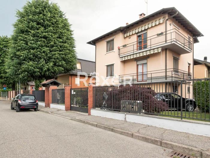 Casa con 6 locali in vendita in Via Piemonte, Abbiategrasso