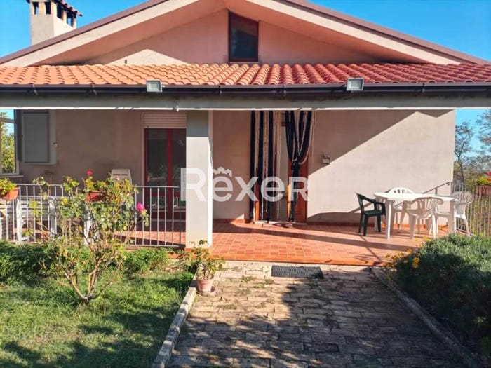 Casa con 6 locali in vendita in Contrada Rota, Monte Vidon Corrado