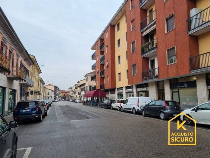 Appartamento trilocale in vendita in Via Lavatelli, Centro, Cassolnovo