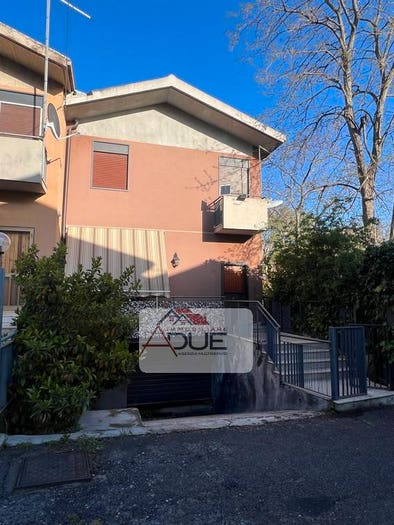 Casa quadrilocale in vendita in Via P Franco, Ragalna