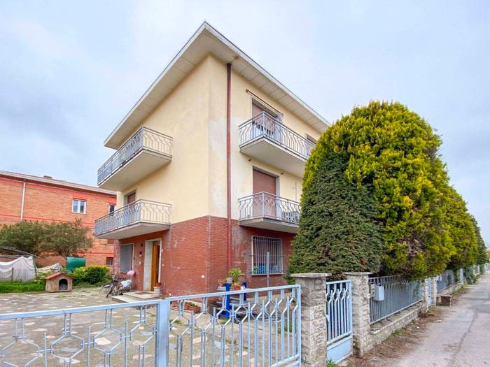 Appartamento quadrilocale in vendita in Via Tagliate, Centro, Mirandola