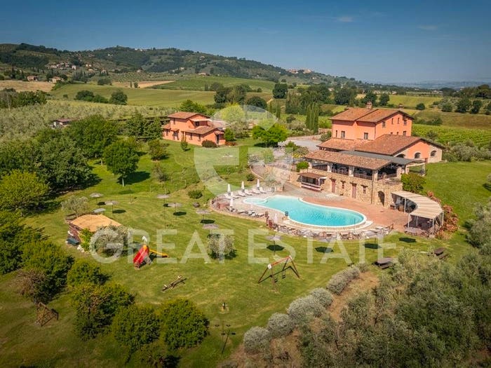 Casa con 6 locali in vendita in Via del Castello, Bevagna