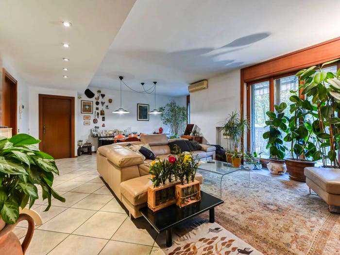 Appartamento quadrilocale in vendita in Via Giulio Ferreri, San Carlo, Milano