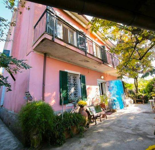 Casa con 6 locali in vendita in Via Giovanni Pascoli, Stadio Sant'Antonio Marasio, Carrara