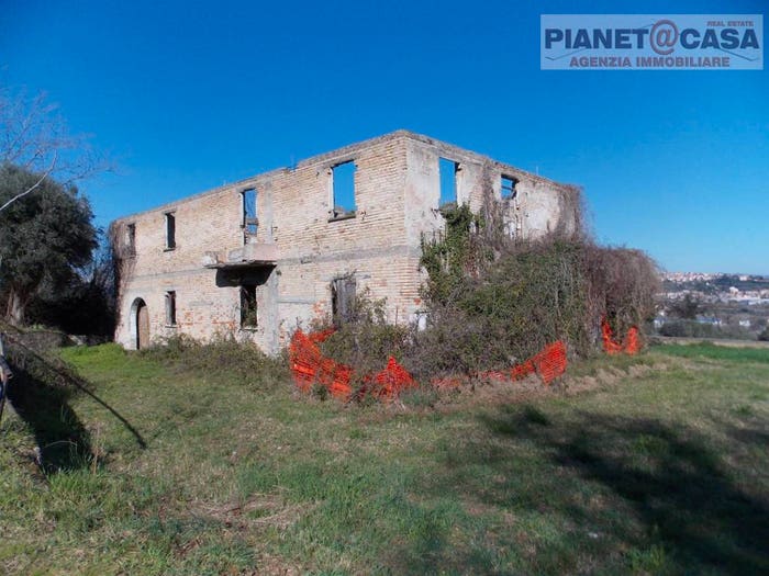 Casa con 6 locali in vendita in Contrada Tronto, Ancarano