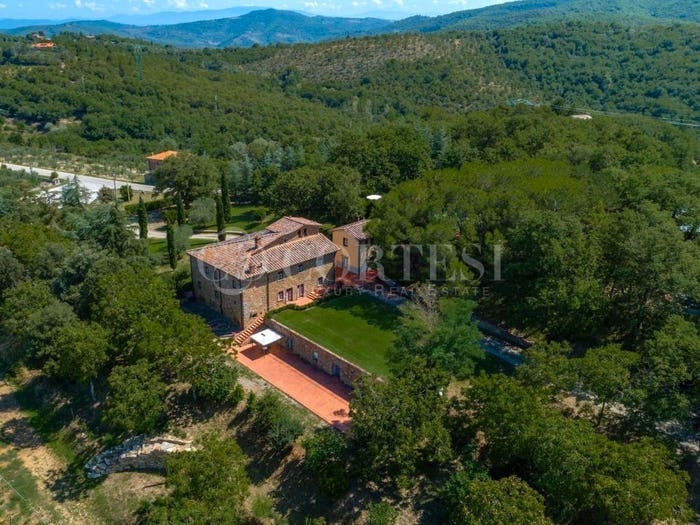Casa con 6 locali in vendita in Via Massiamo D'Azeglio, Bucine