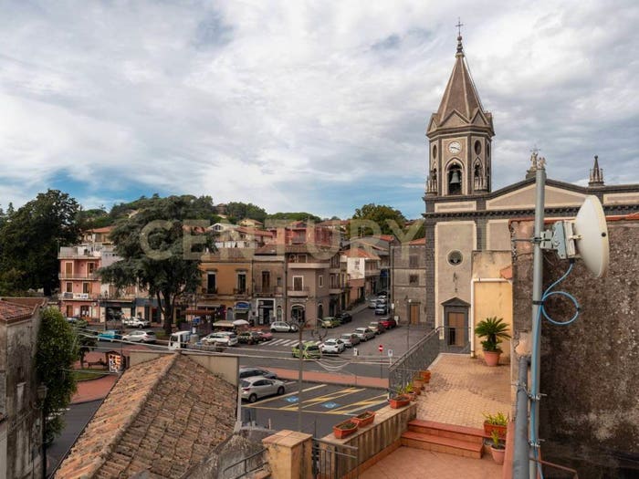 Casa con 5 locali in vendita in Piazza Sant'Alfio, Trecastagni