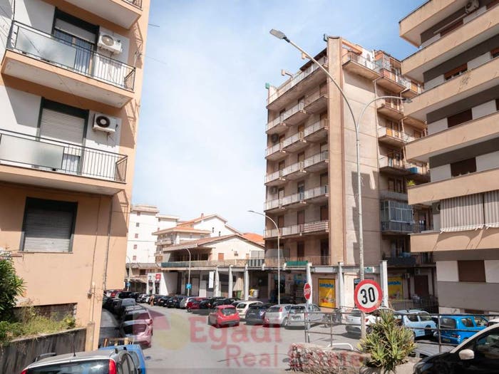 Appartamento quadrilocale in vendita in Via della Repubblica, Centro, Monreale