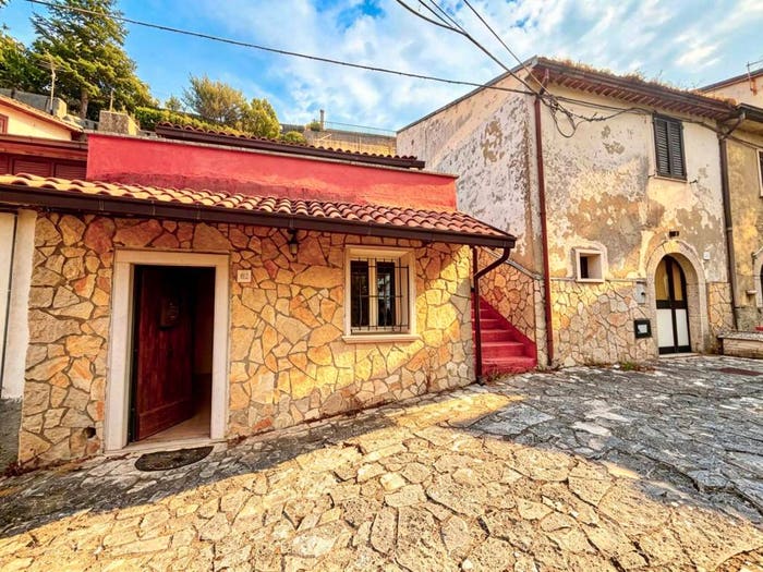 Appartamento con 6 locali in vendita in Via Belvedere, Santa Croce del Sannio