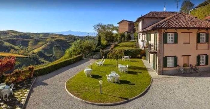 Casa con 6 locali in vendita in Treiso