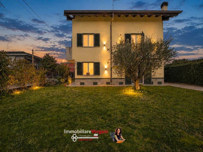 Casa con 6 locali in vendita in Frati, Legnano