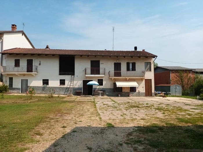 Casa con 6 locali in vendita in Frazione Berteri, Santo Stefano Roero