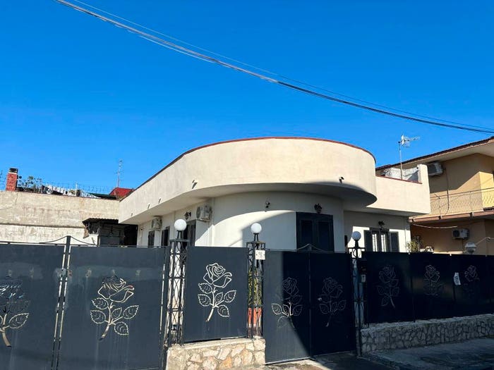 Casa quadrilocale in vendita in Via Vanoni, Centro, Cardito