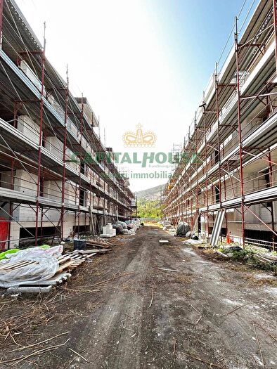 Appartamento quadrilocale in vendita in Via Nazionale delle Puglie Snc, Casamarciano