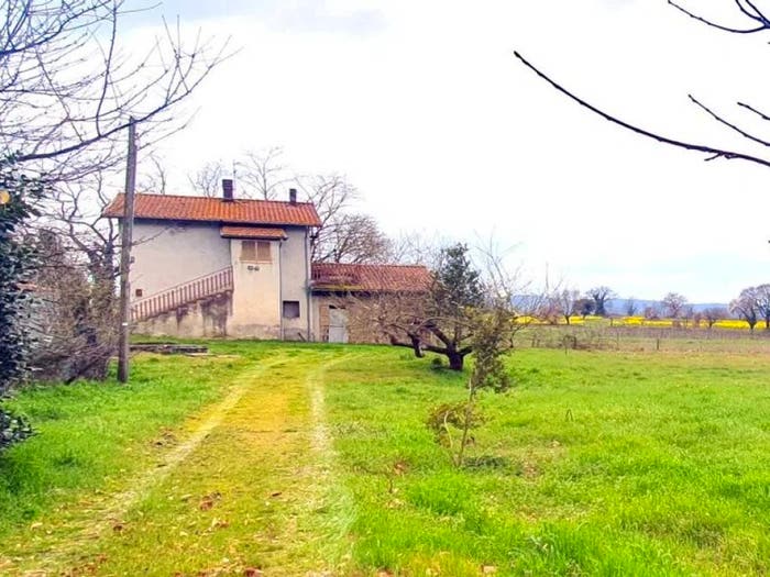 Casa con 6 locali in vendita in Strada Torre Alfina SNC, Acquapendente