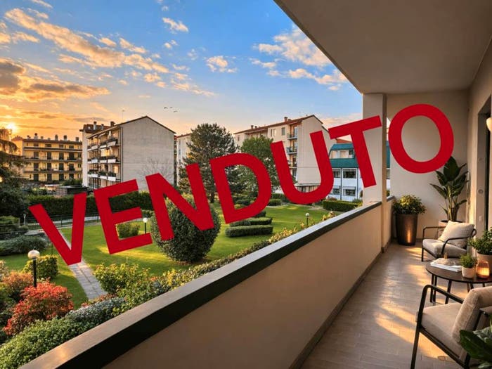 Appartamento quadrilocale in vendita in Via Lampugnano, Trenno, Milano