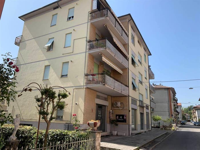 Appartamento con 5 locali in vendita in via alcide de gasperi, Centro, Castelraimondo