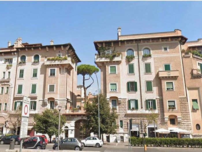 Appartamento trilocale in vendita in Piazza Tuscolo, Re di Roma, Roma